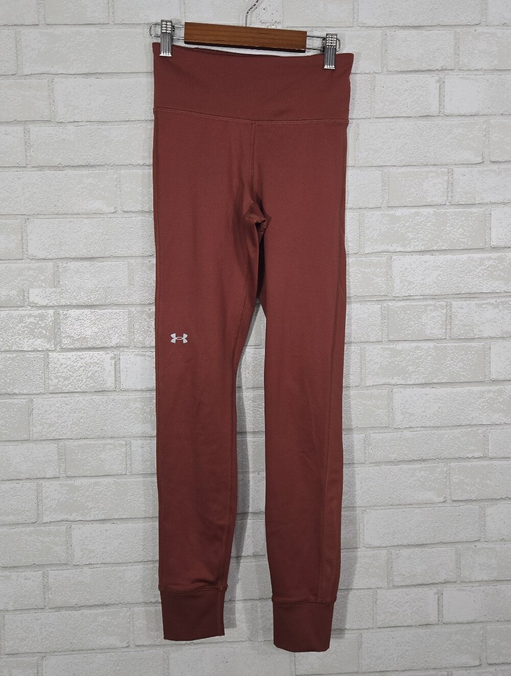 Under Armour like new leggings